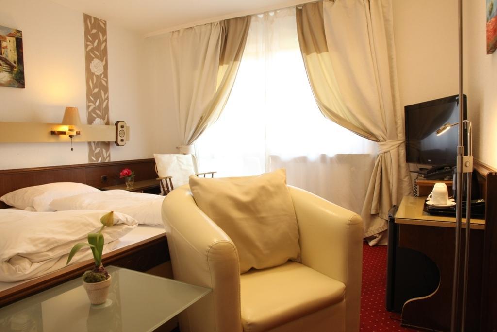 Kurhotel Wuerdinger Hof Bad Füssing Rum bild